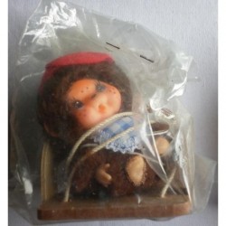 Pupazzo Moncicci Monchhichi maschio su altalena