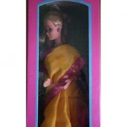 Barbie bambola in India bionda