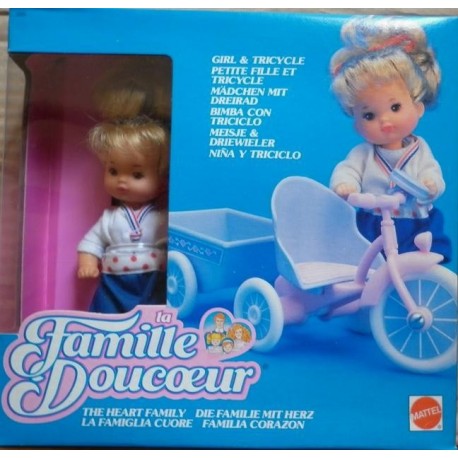 Famiglia Cuore Heart Family - bimba con triciclo